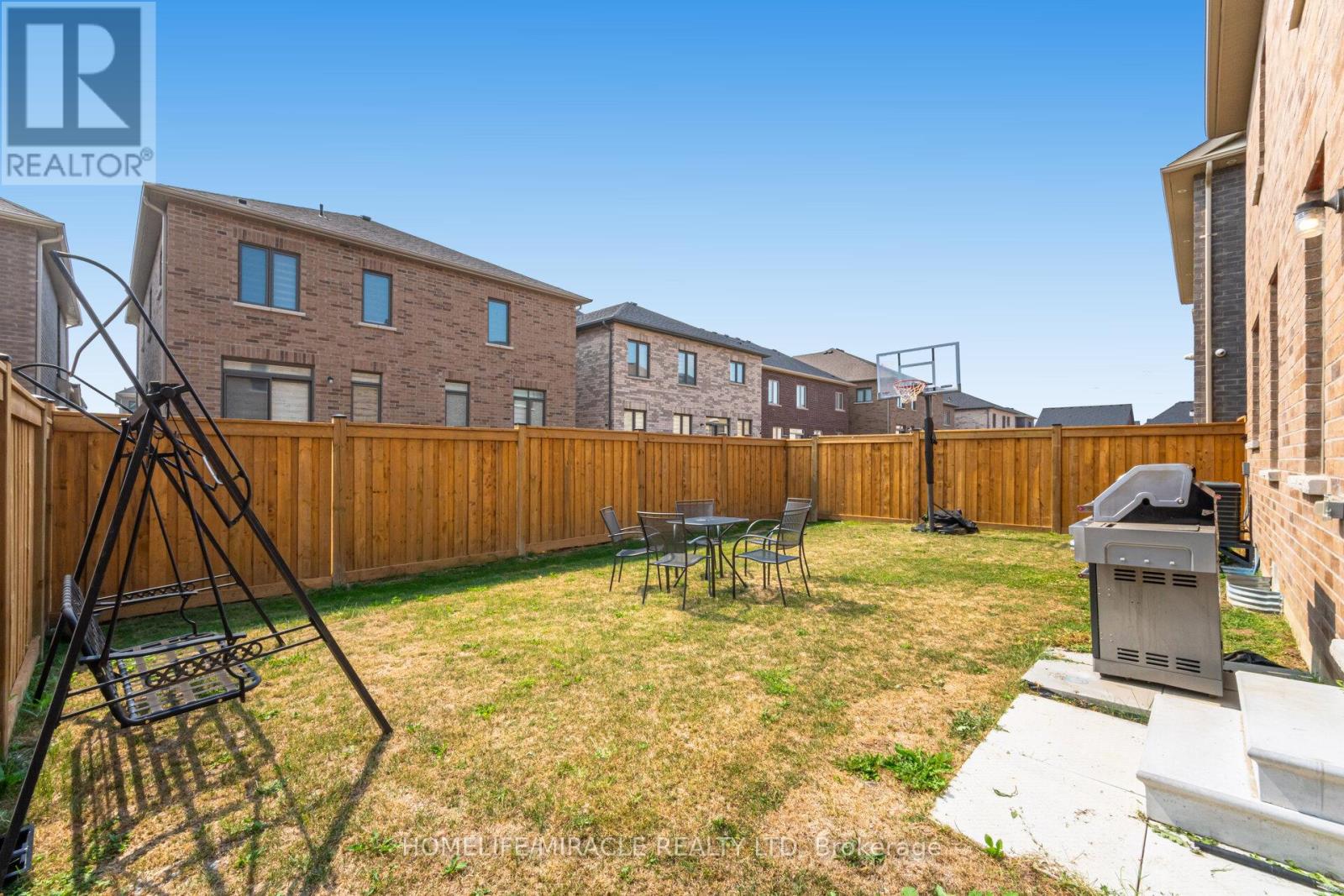 Photo 9 of 7 Aldenham Street, Brampton ON