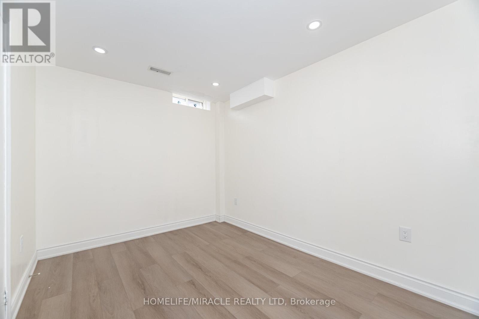 Photo 6 of 7 Aldenham Street, Brampton ON