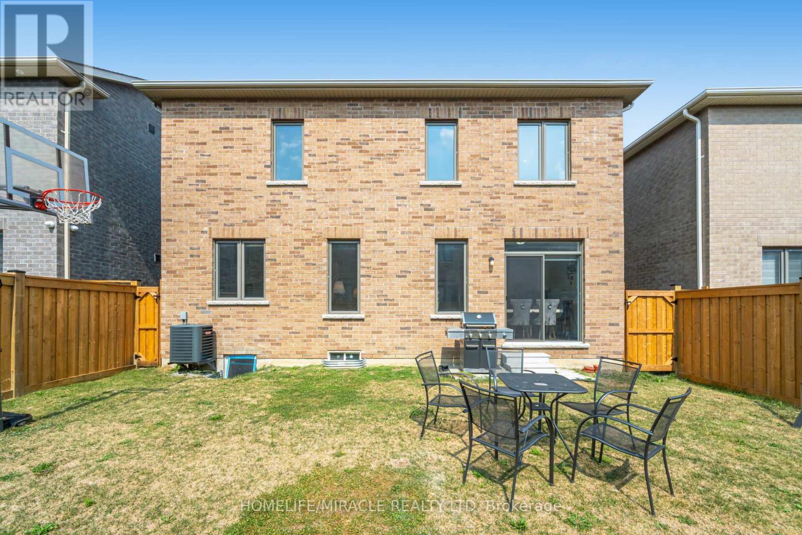 Photo 17 of 7 Aldenham Street, Brampton ON