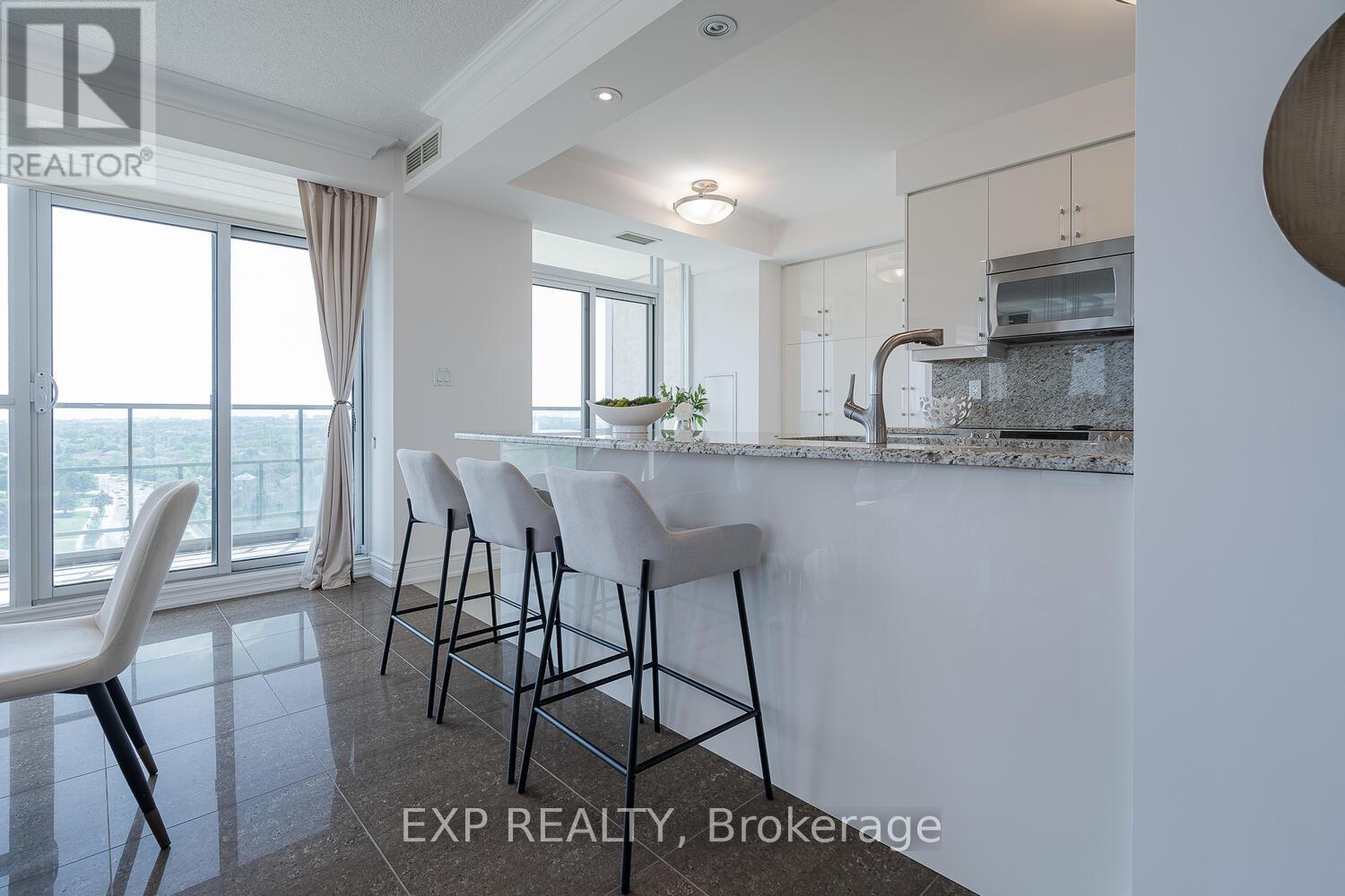 Photo 13 of 1205 88 Promenade Circle, Vaughan ON
