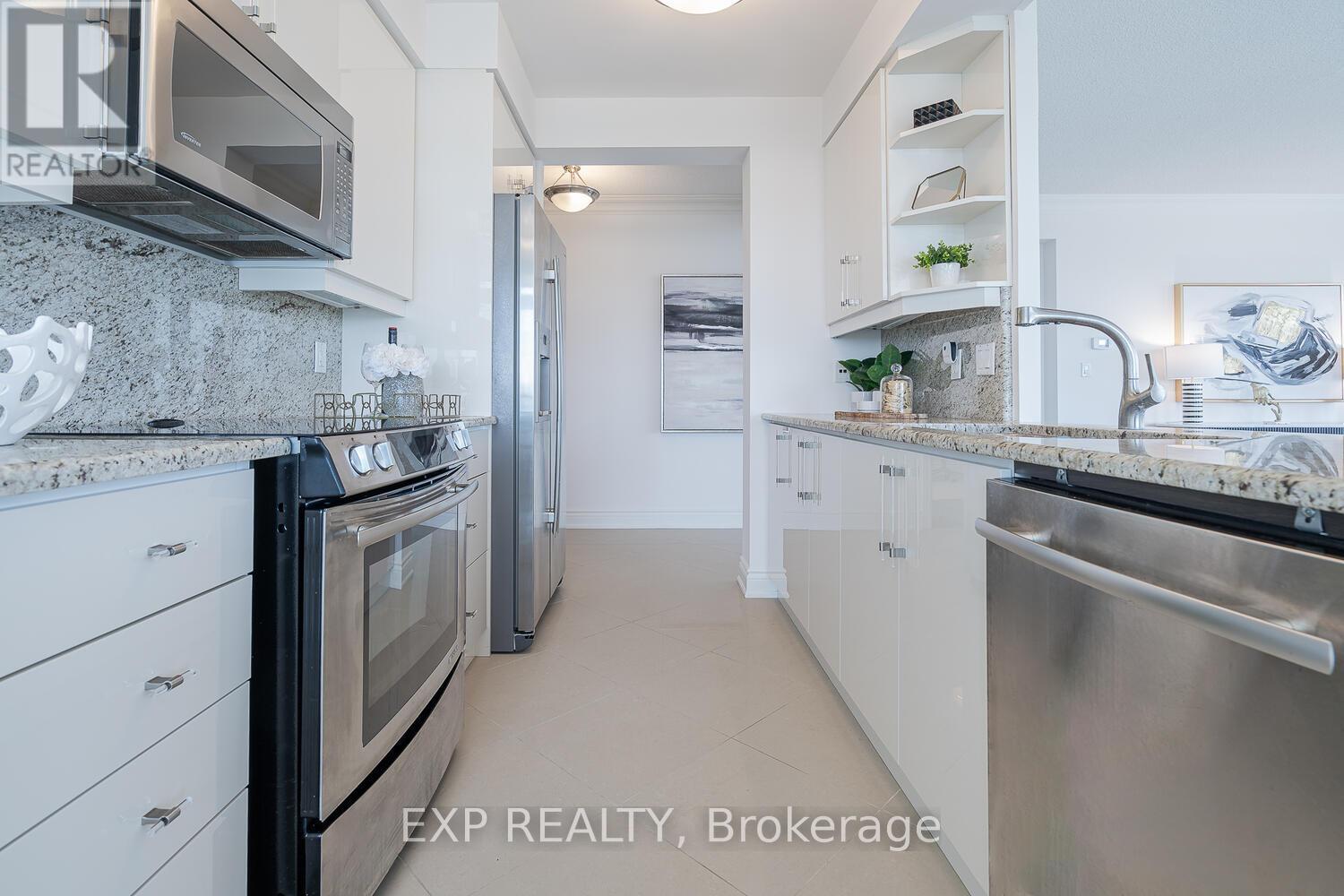 Photo 15 of 1205 88 Promenade Circle, Vaughan ON
