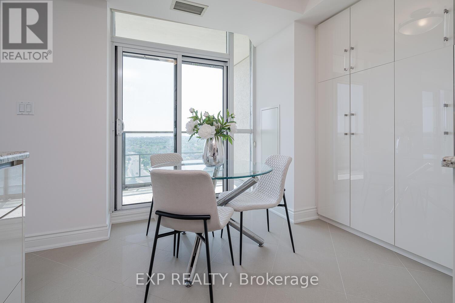 Photo 16 of 1205 88 Promenade Circle, Vaughan ON
