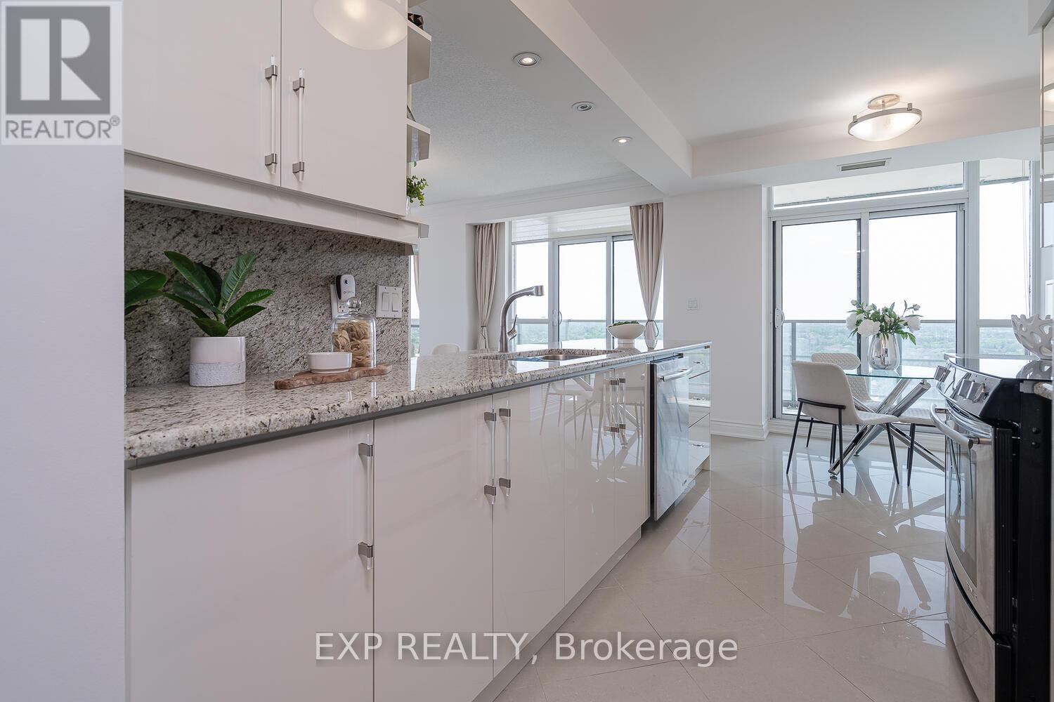 Photo 17 of 1205 88 Promenade Circle, Vaughan ON