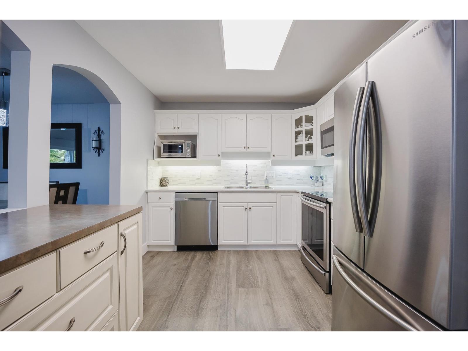 Photo 9 of 104 17727 58 Avenue, Surrey BC