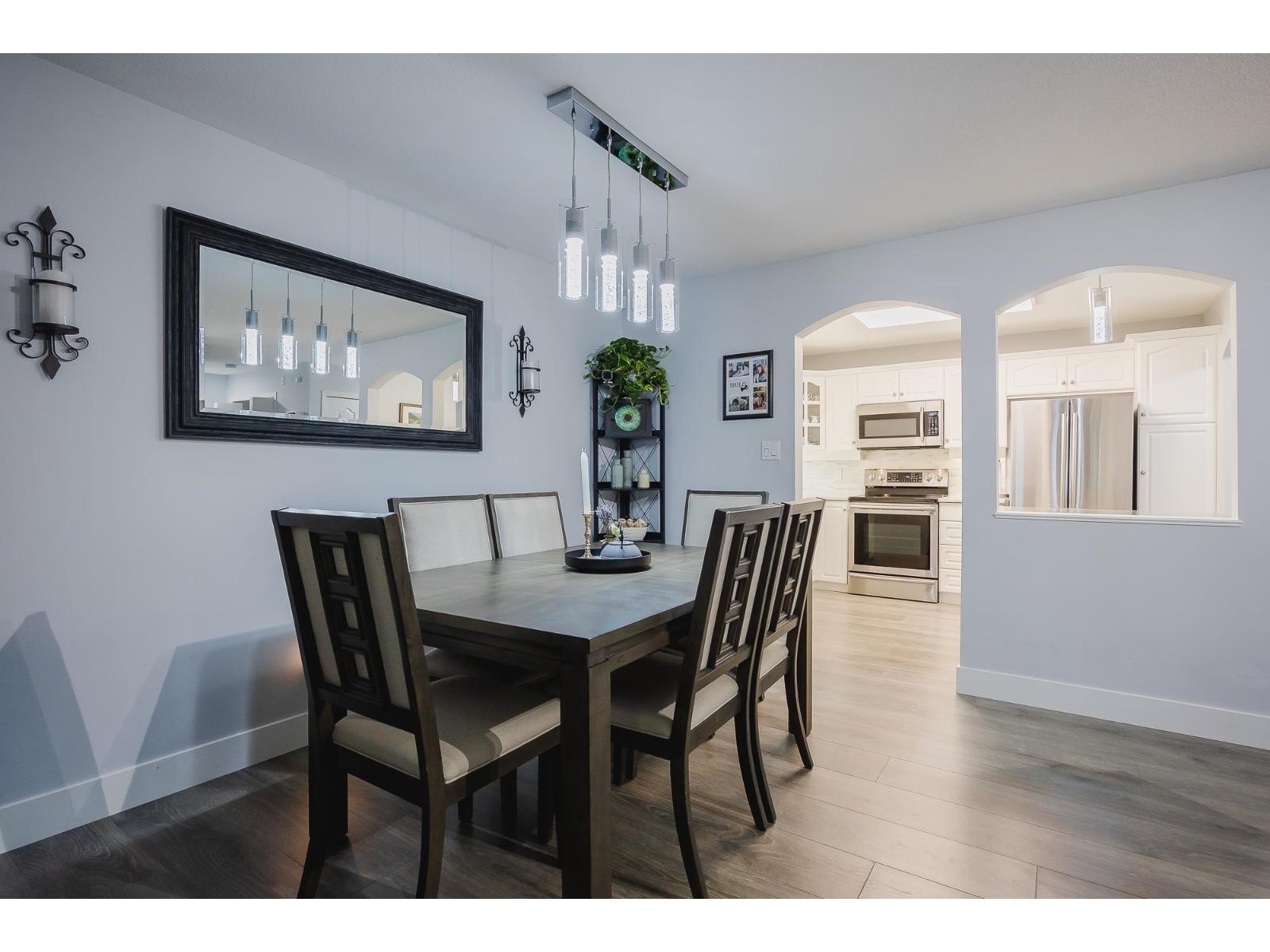 Photo 10 of 104 17727 58 Avenue, Surrey BC