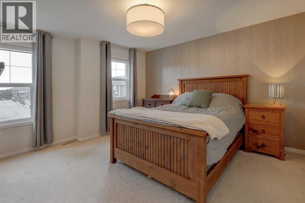 Photo 11 of 149 Hillcrest Avenue, Airdrie AB