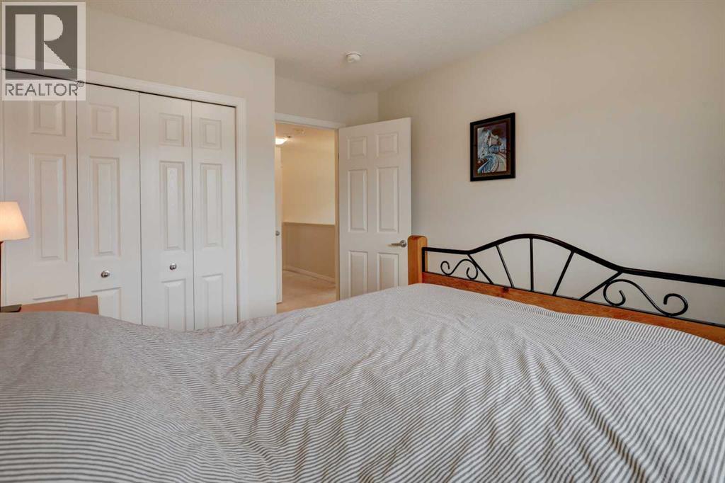 Photo 19 of 149 Hillcrest Avenue, Airdrie AB