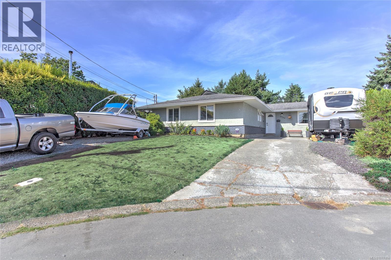 Photo 2 of 6144 Edgehill Pl, Duncan BC
