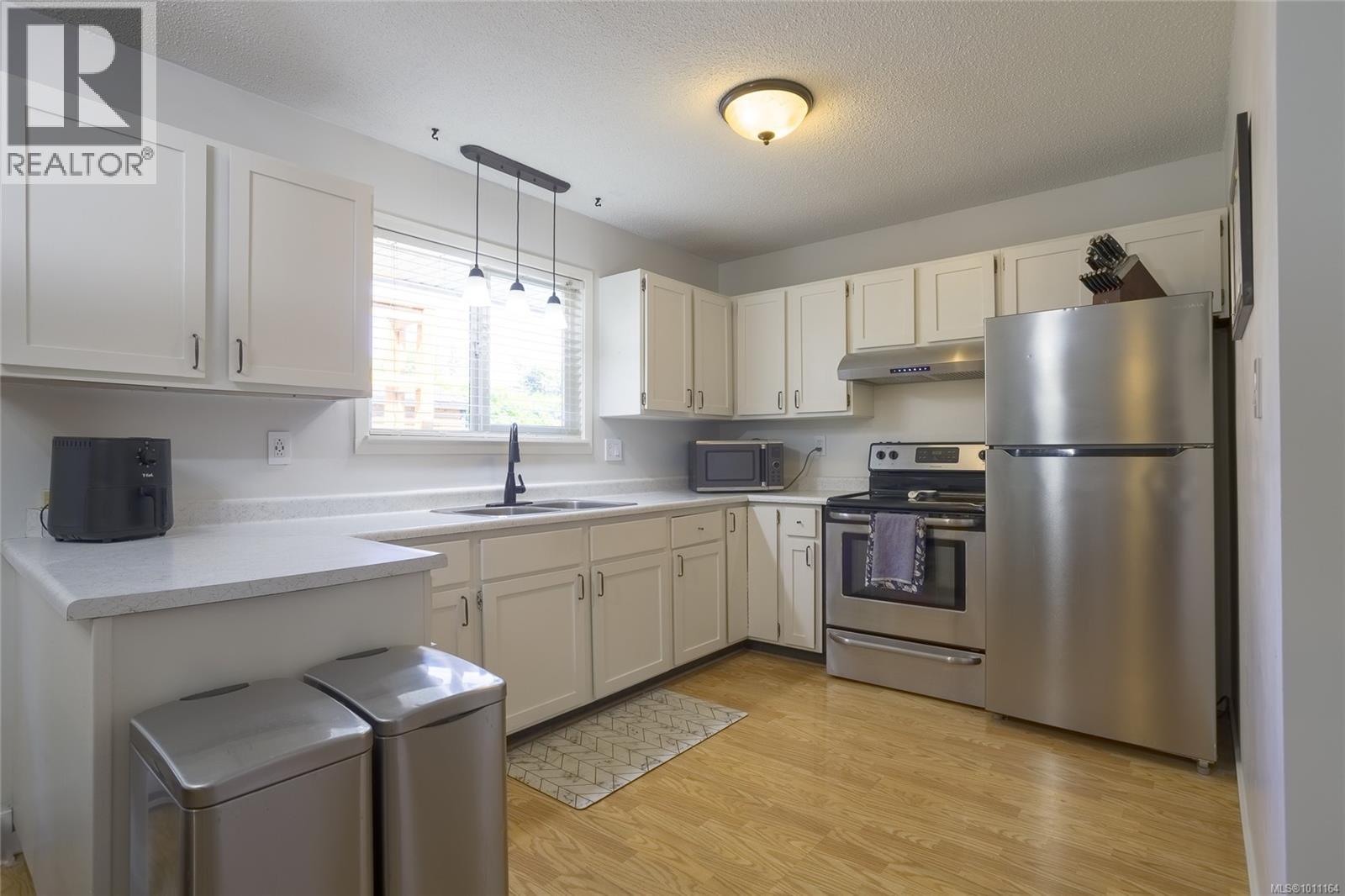 Photo 8 of 6144 Edgehill Pl, Duncan BC