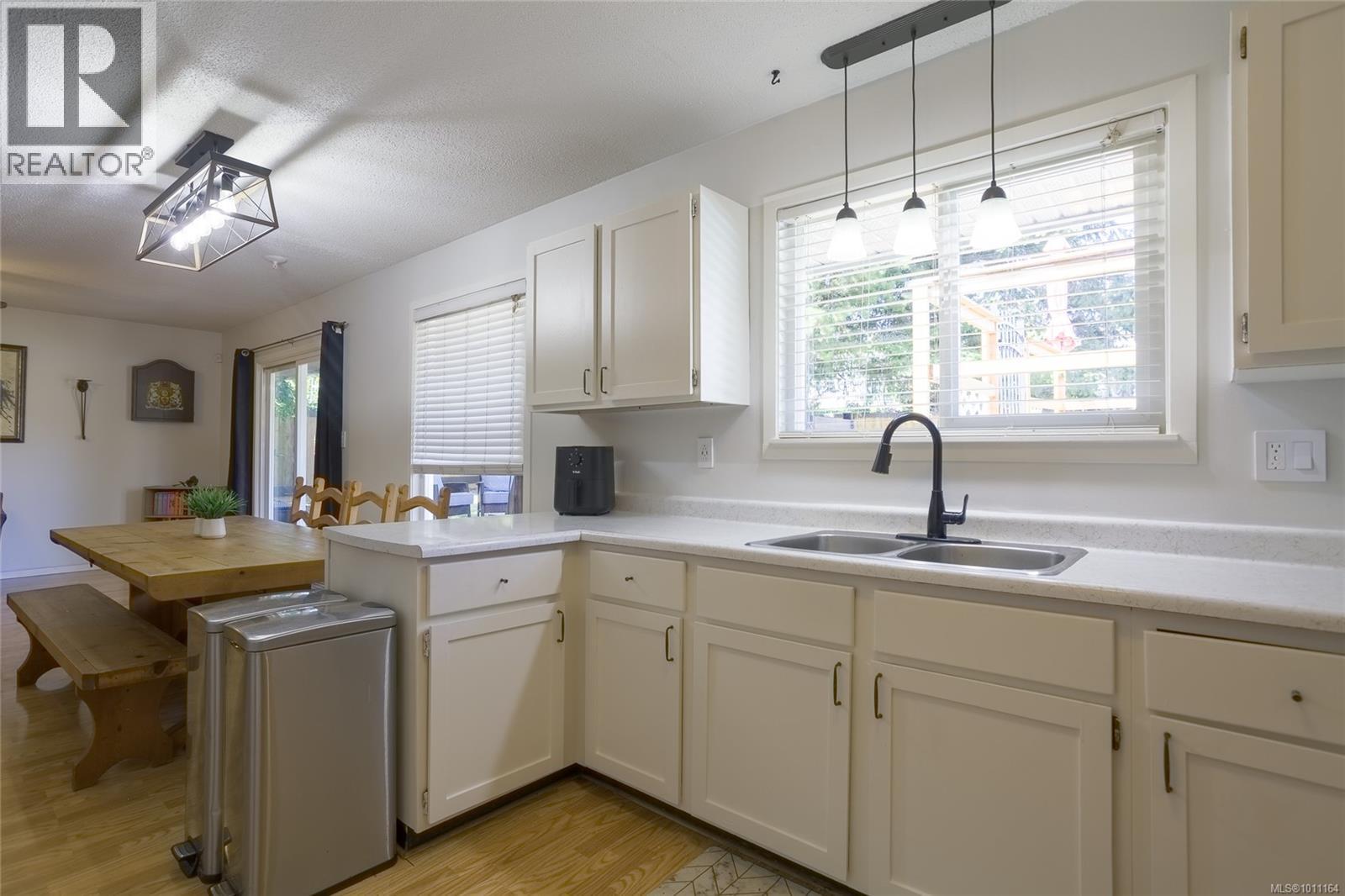Photo 9 of 6144 Edgehill Pl, Duncan BC
