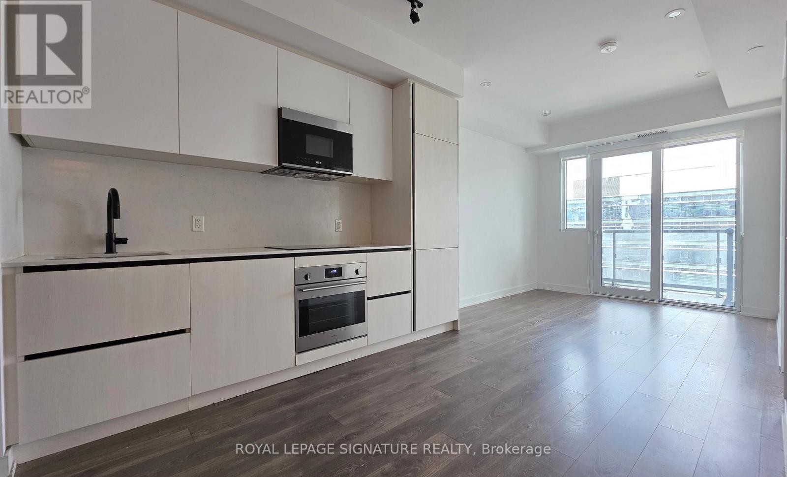 Photo 3 of 3501 108 Peter Street, Toronto ON