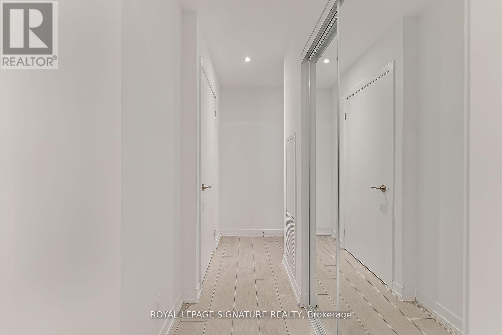 Photo 2 of 522 55 Mercer Street, Toronto ON
