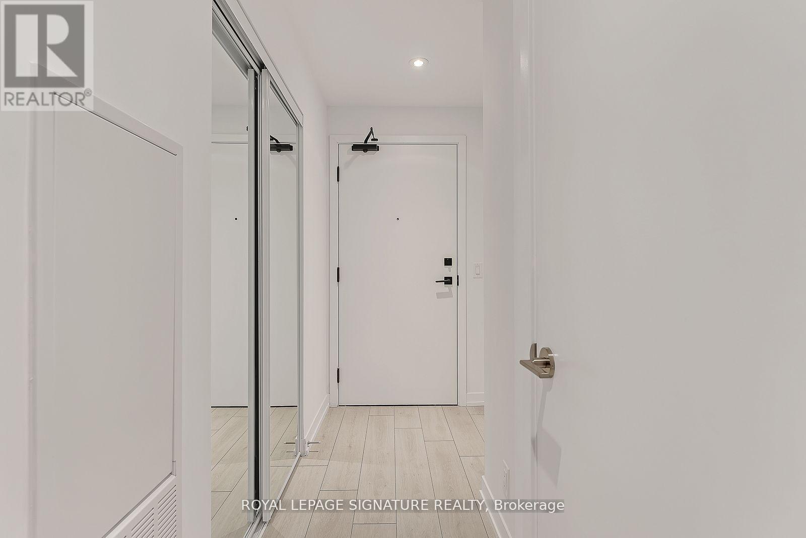 Photo 3 of 522 55 Mercer Street, Toronto ON