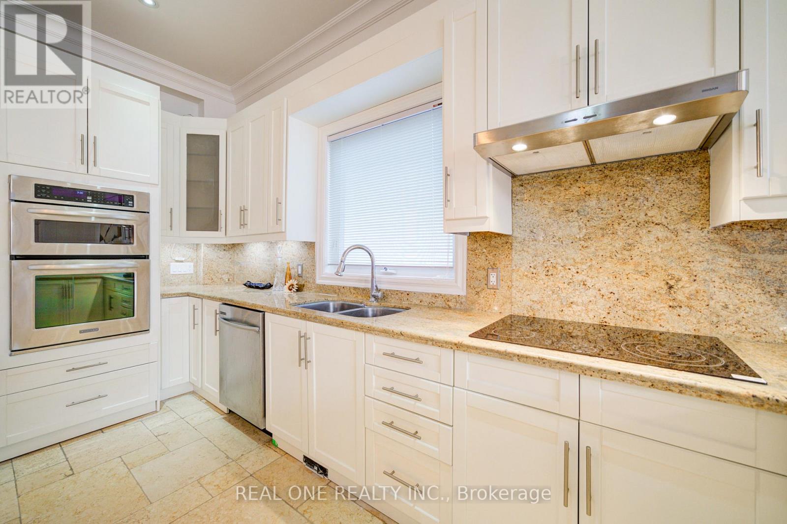 Photo 10 of 210 Maplehurst Avenue, Toronto ON