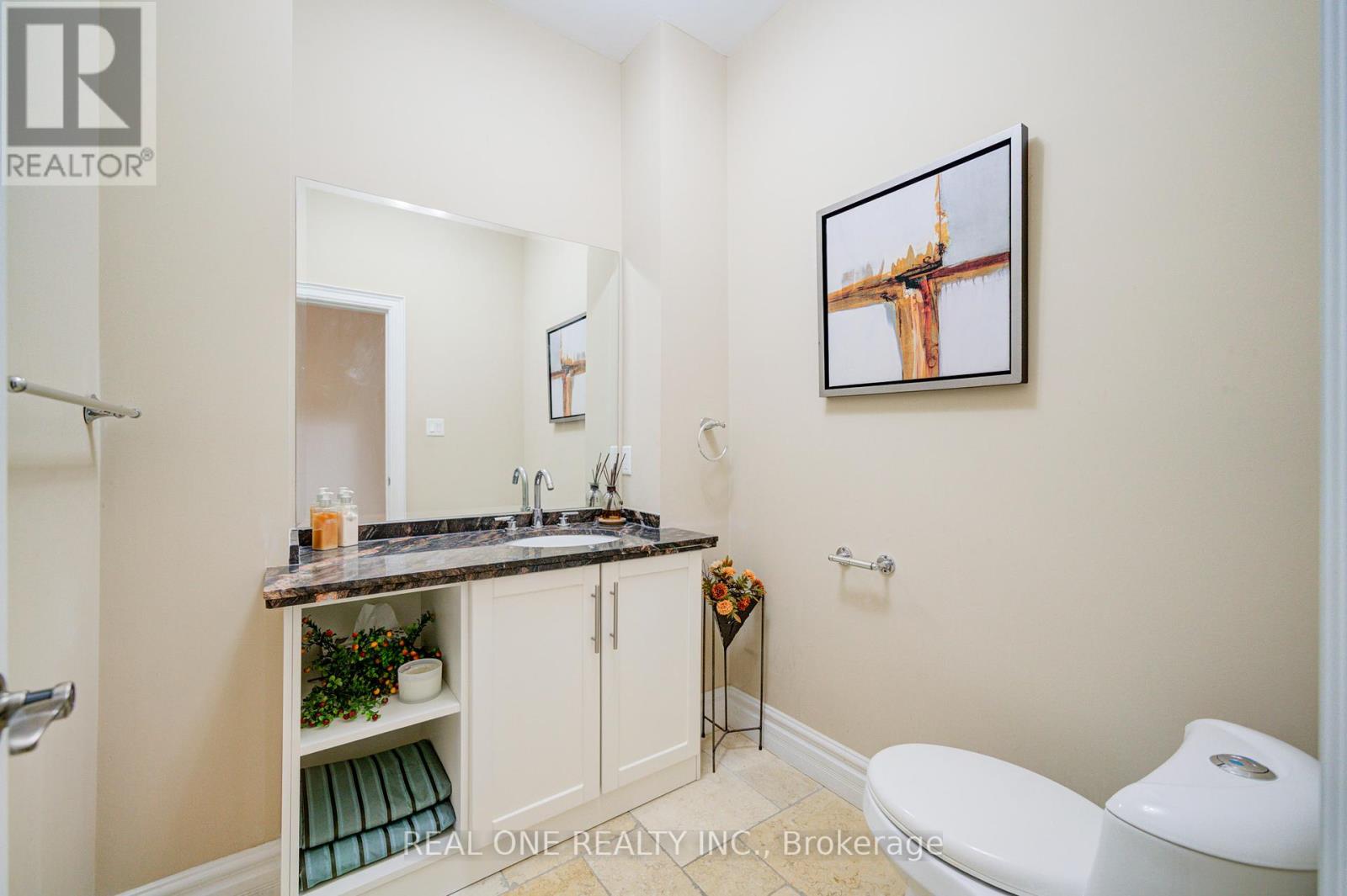 Photo 15 of 210 Maplehurst Avenue, Toronto ON