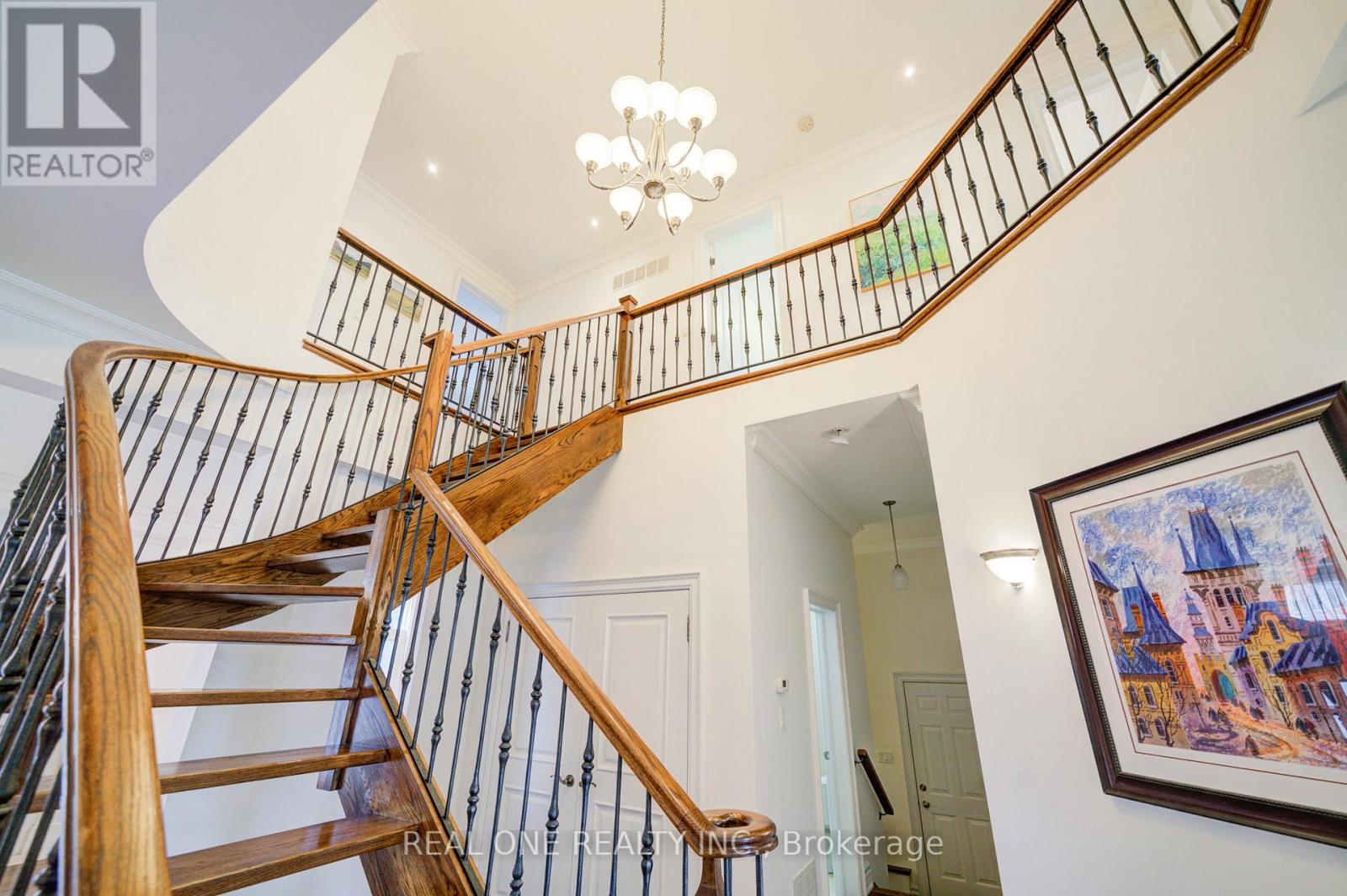 Photo 16 of 210 Maplehurst Avenue, Toronto ON