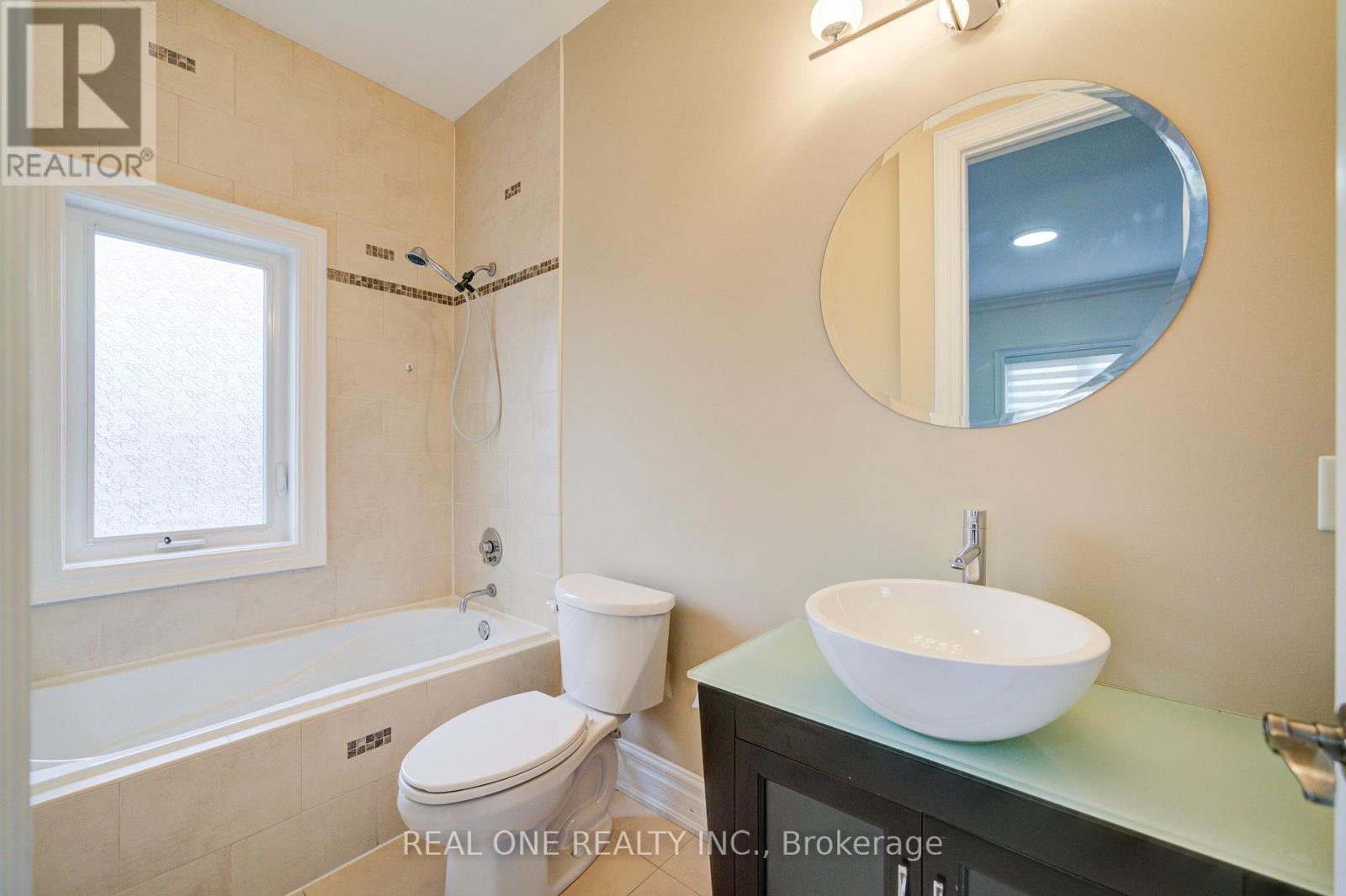 Photo 20 of 210 Maplehurst Avenue, Toronto ON