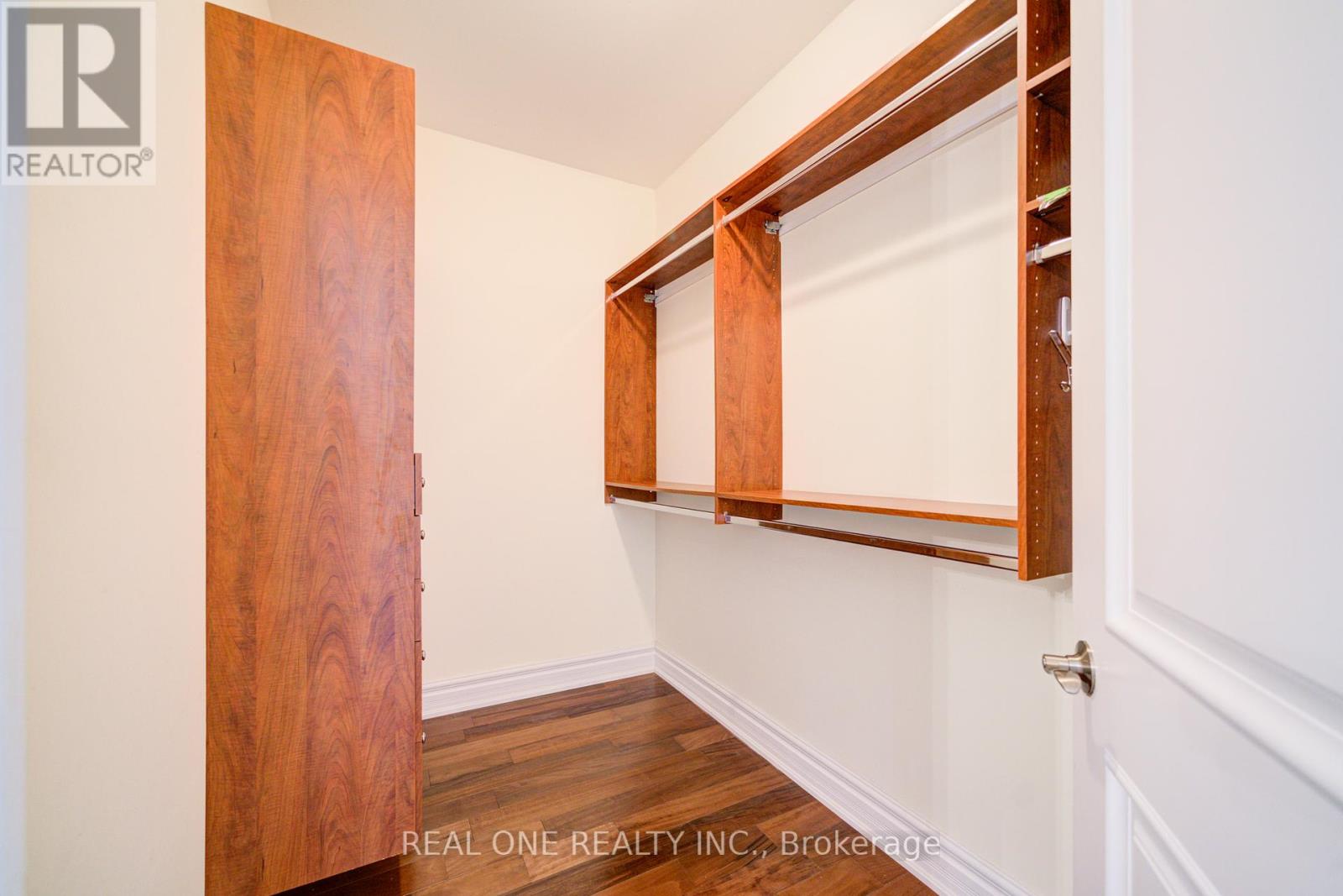 Photo 21 of 210 Maplehurst Avenue, Toronto ON