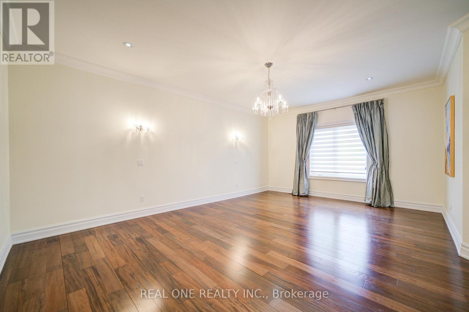 Photo 22 of 210 Maplehurst Avenue, Toronto ON