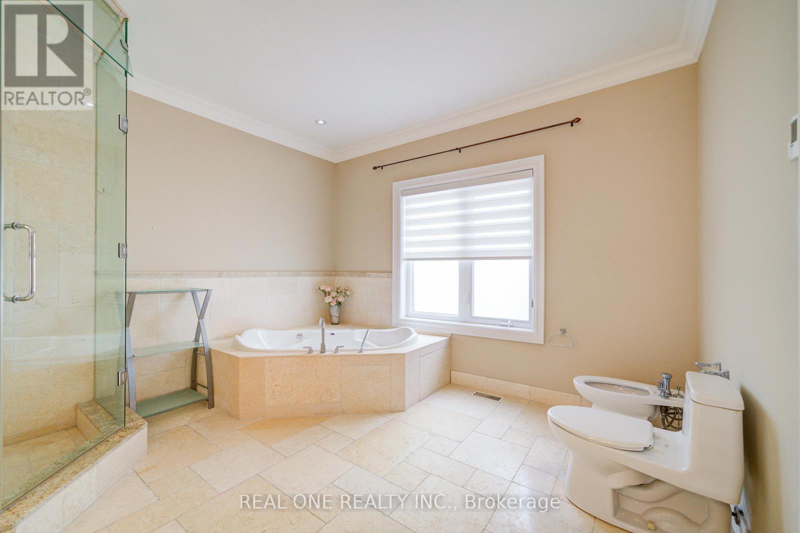 Photo 26 of 210 Maplehurst Avenue, Toronto ON