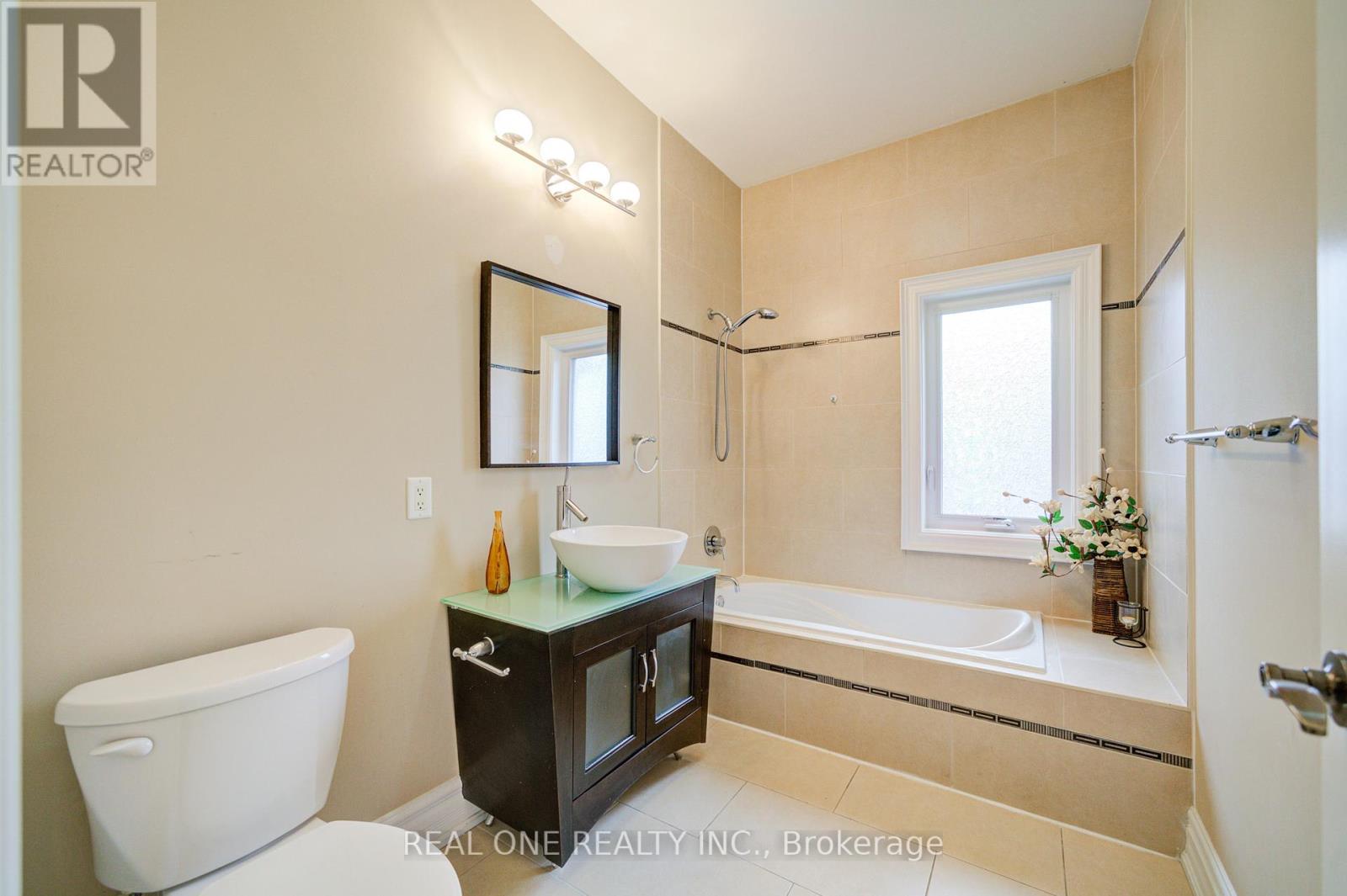 Photo 28 of 210 Maplehurst Avenue, Toronto ON