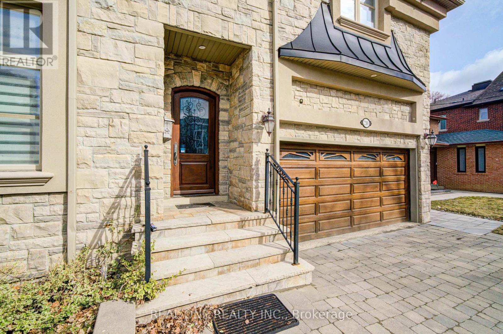 Photo 3 of 210 Maplehurst Avenue, Toronto ON
