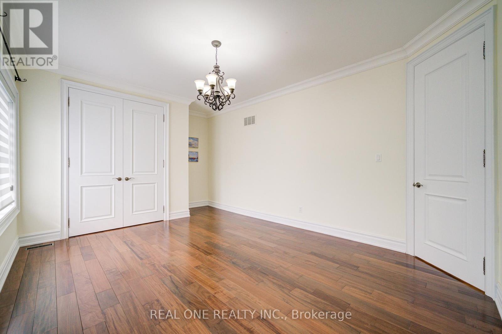 Photo 32 of 210 Maplehurst Avenue, Toronto ON