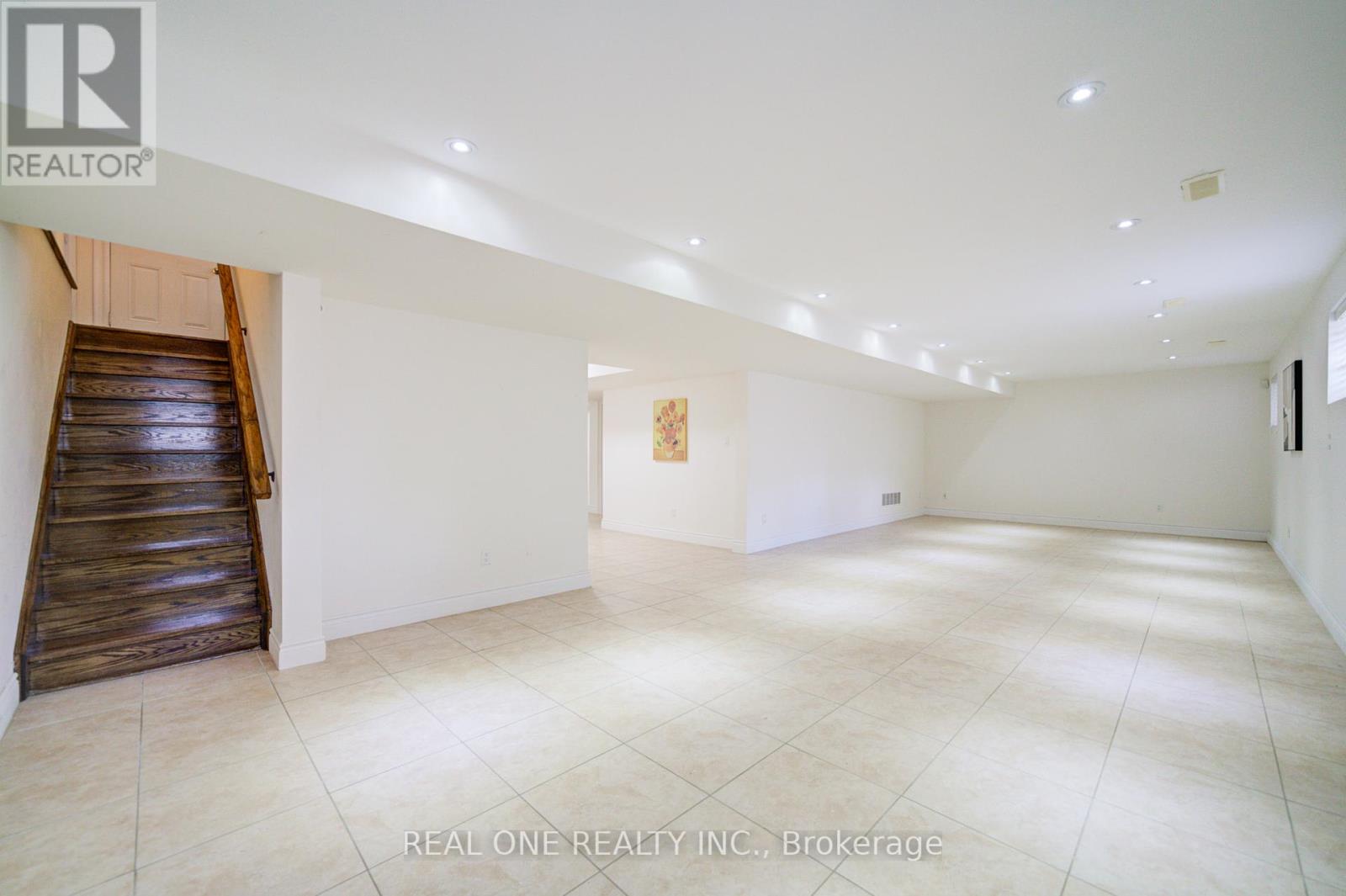 Photo 33 of 210 Maplehurst Avenue, Toronto ON