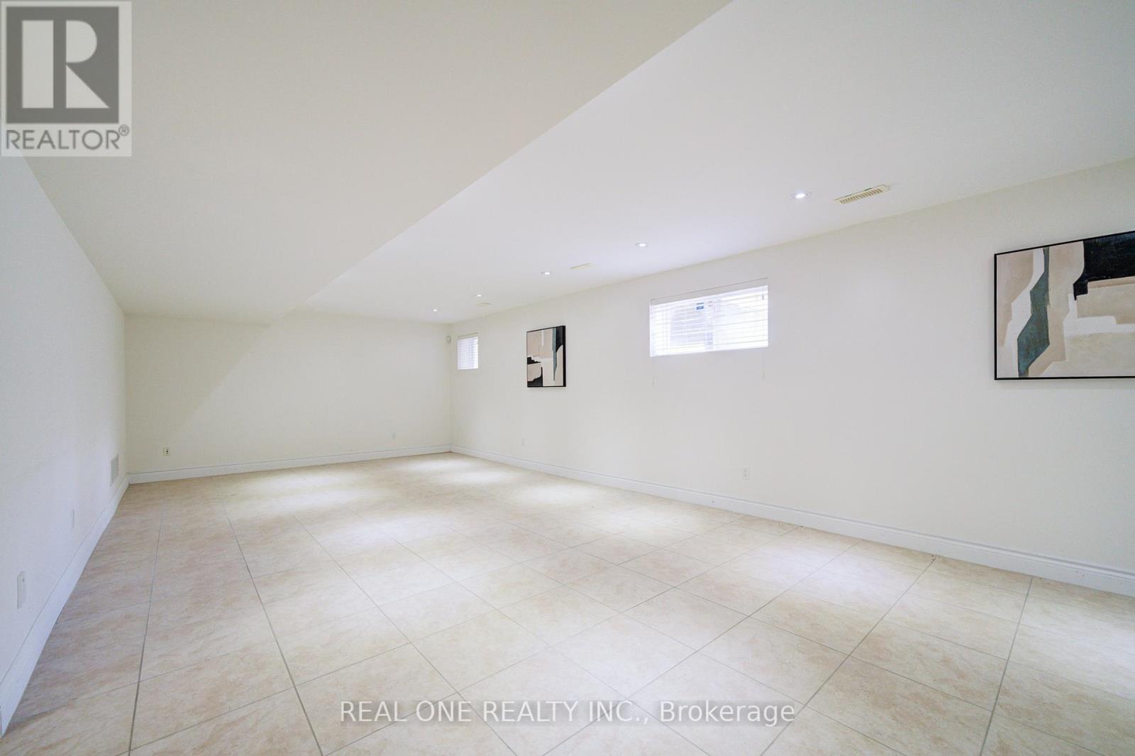 Photo 35 of 210 Maplehurst Avenue, Toronto ON