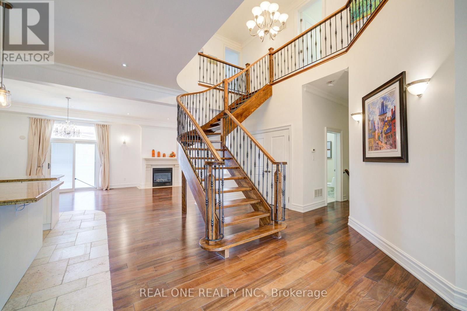 Photo 6 of 210 Maplehurst Avenue, Toronto ON