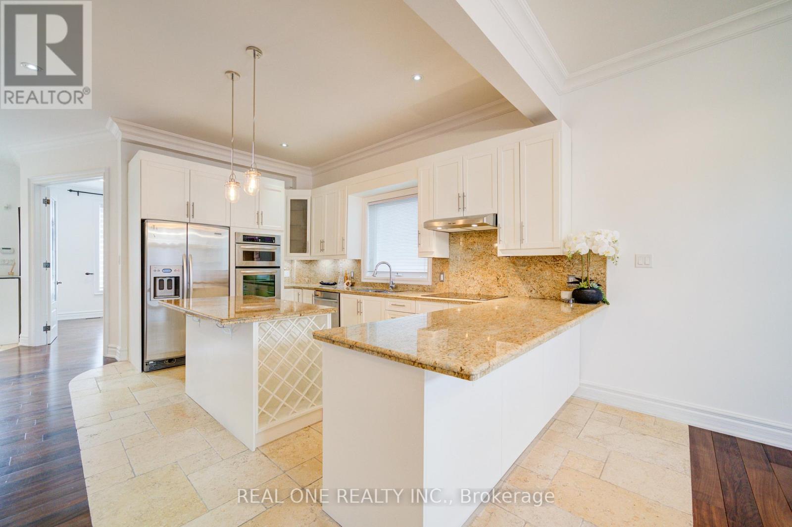 Photo 9 of 210 Maplehurst Avenue, Toronto ON