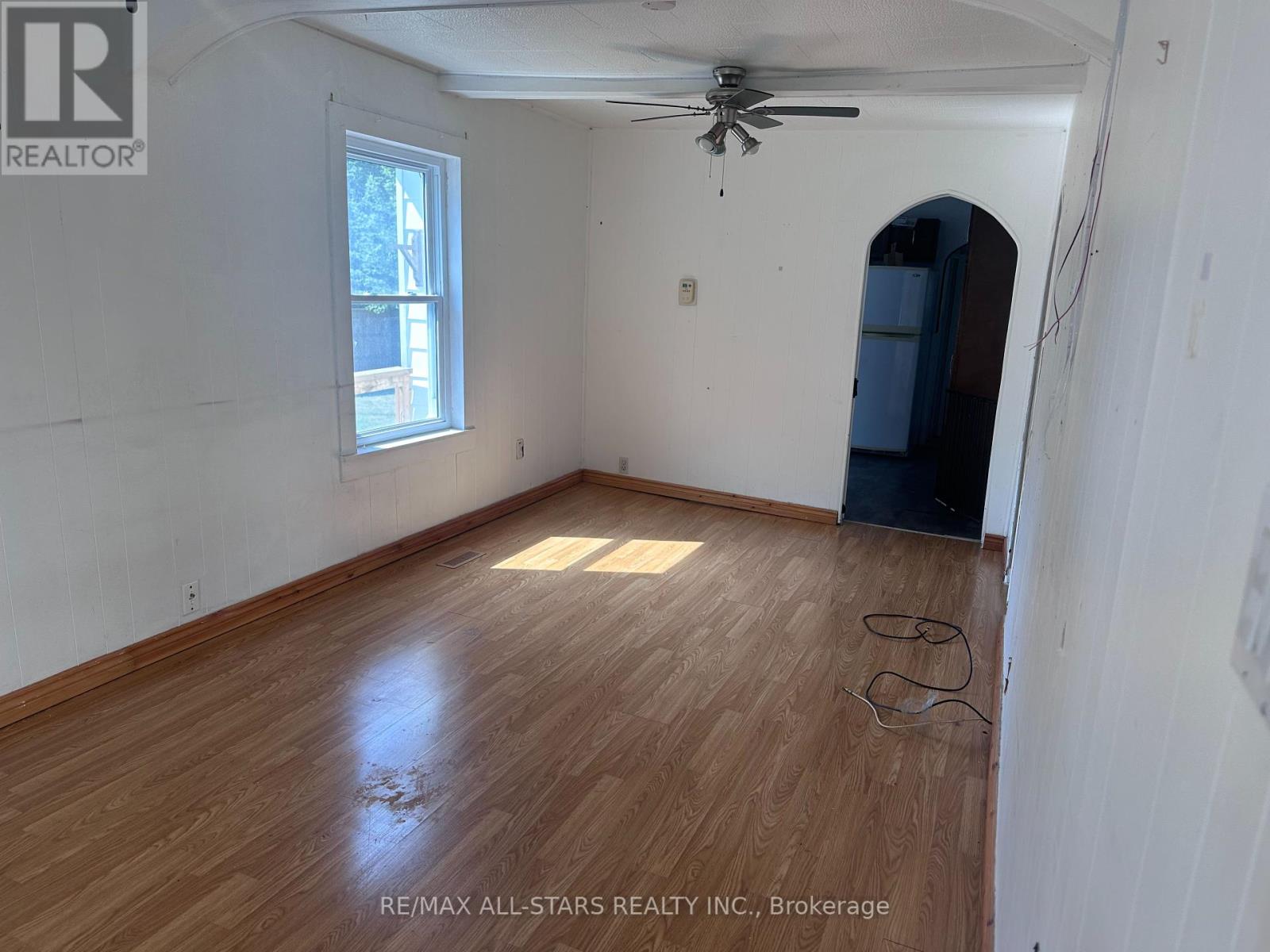 Photo 9 of 86 Cromwell Avenue, Oshawa ON