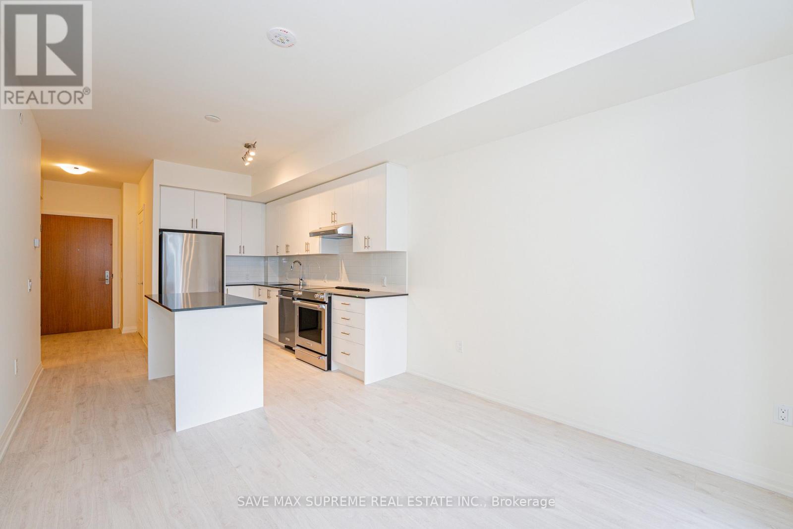 Photo 10 of 1716 8960 Jane Street, Vaughan ON
