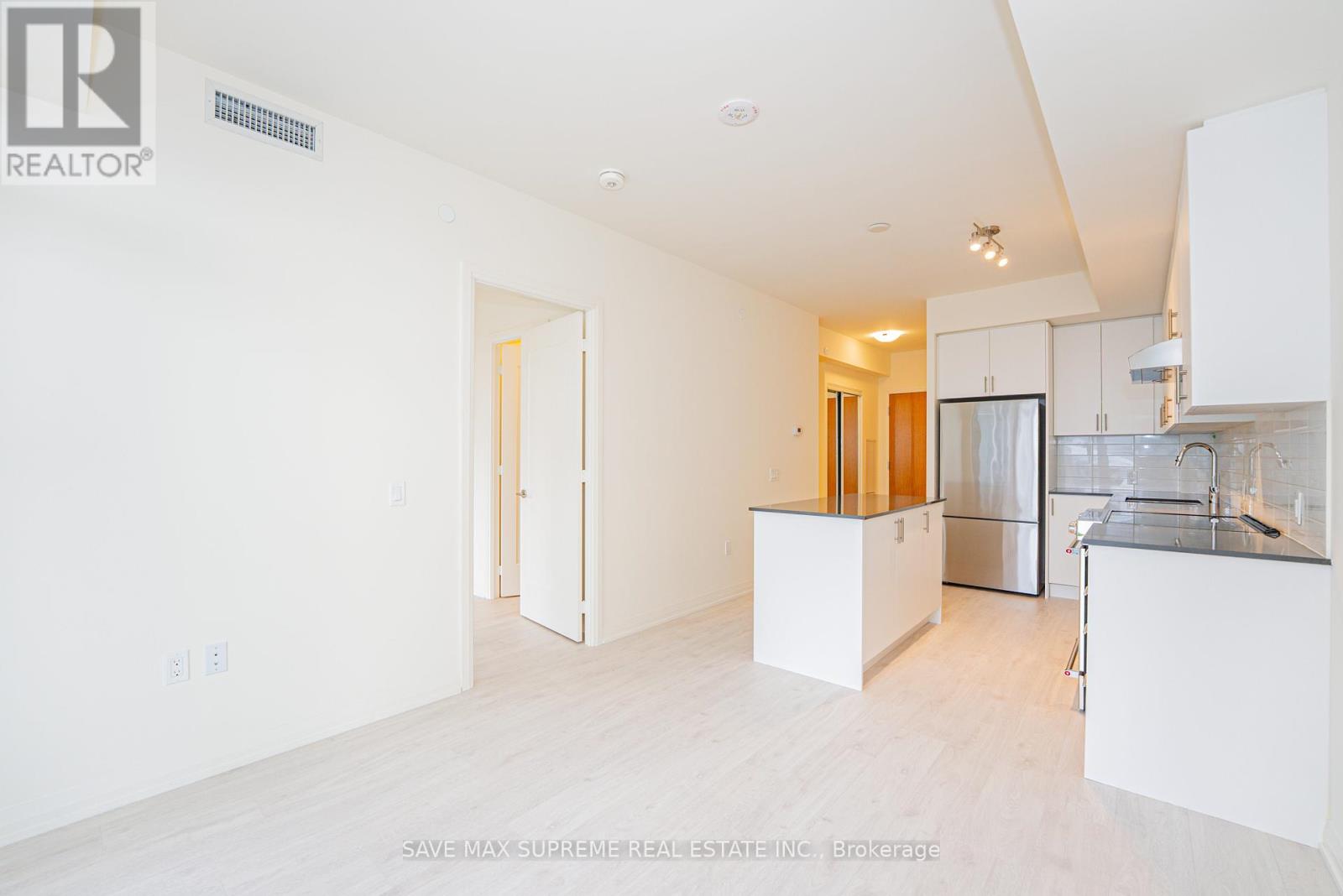 Photo 11 of 1716 8960 Jane Street, Vaughan ON
