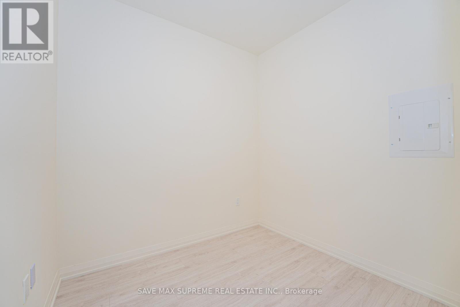 Photo 16 of 1716 8960 Jane Street, Vaughan ON