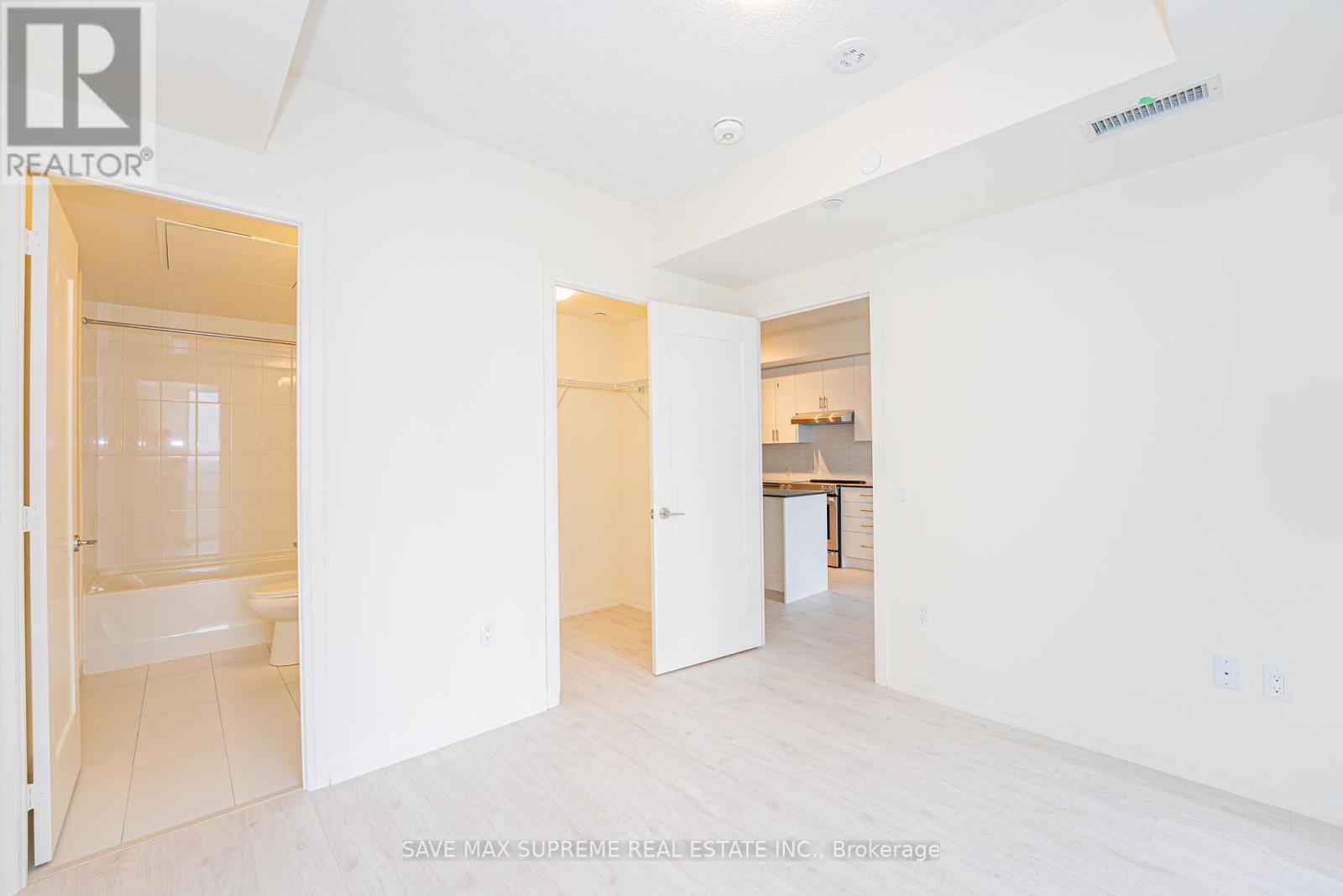 Photo 19 of 1716 8960 Jane Street, Vaughan ON