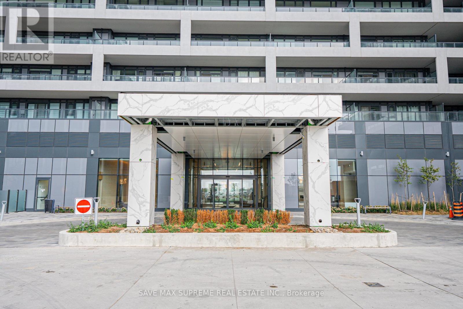 Photo 2 of 1716 8960 Jane Street, Vaughan ON
