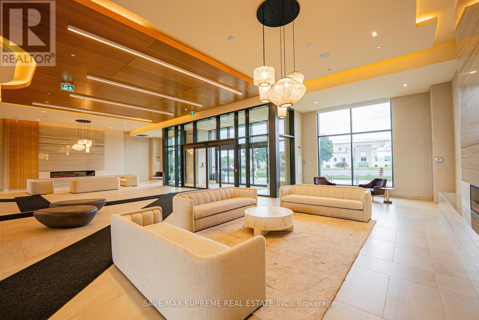 Photo 4 of 1716 8960 Jane Street, Vaughan ON