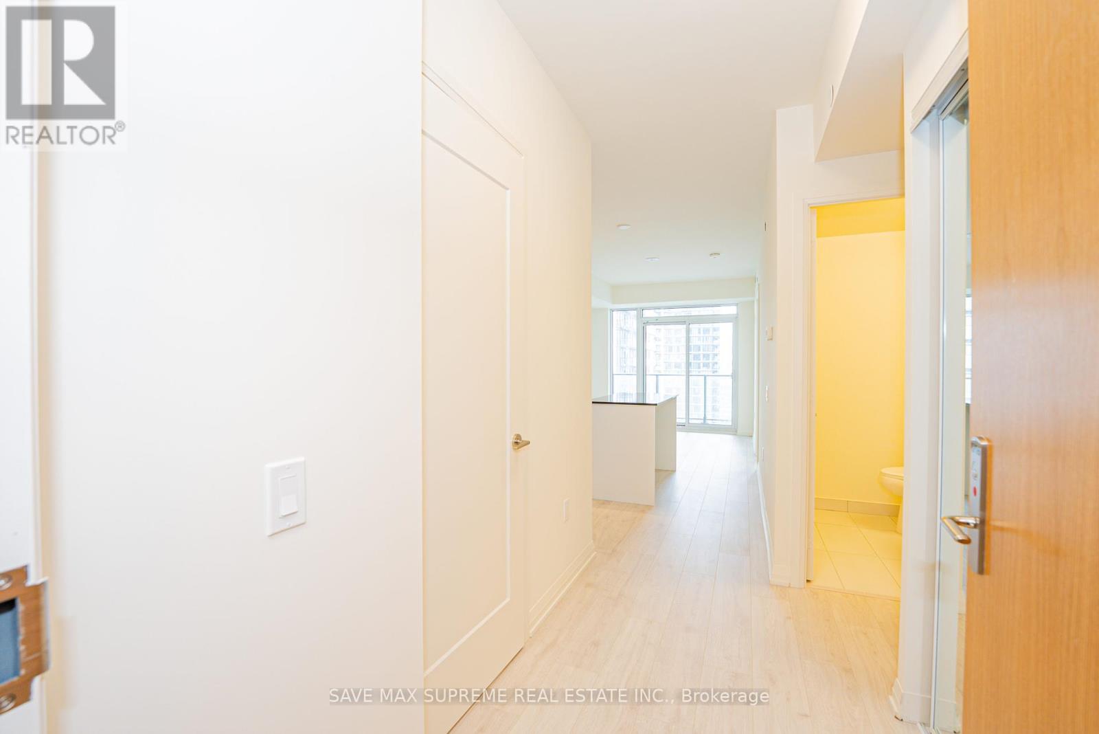 Photo 7 of 1716 8960 Jane Street, Vaughan ON