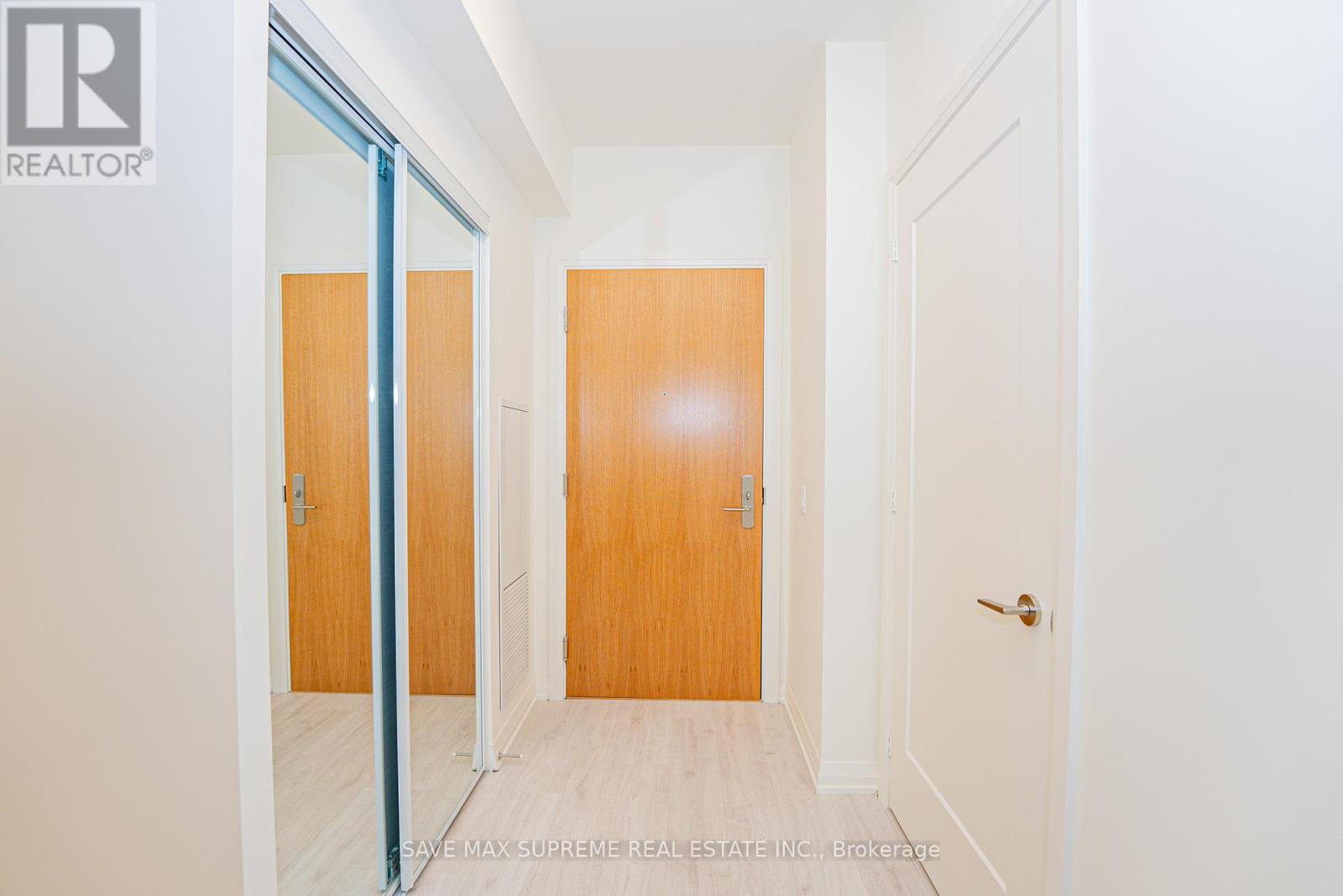 Photo 8 of 1716 8960 Jane Street, Vaughan ON