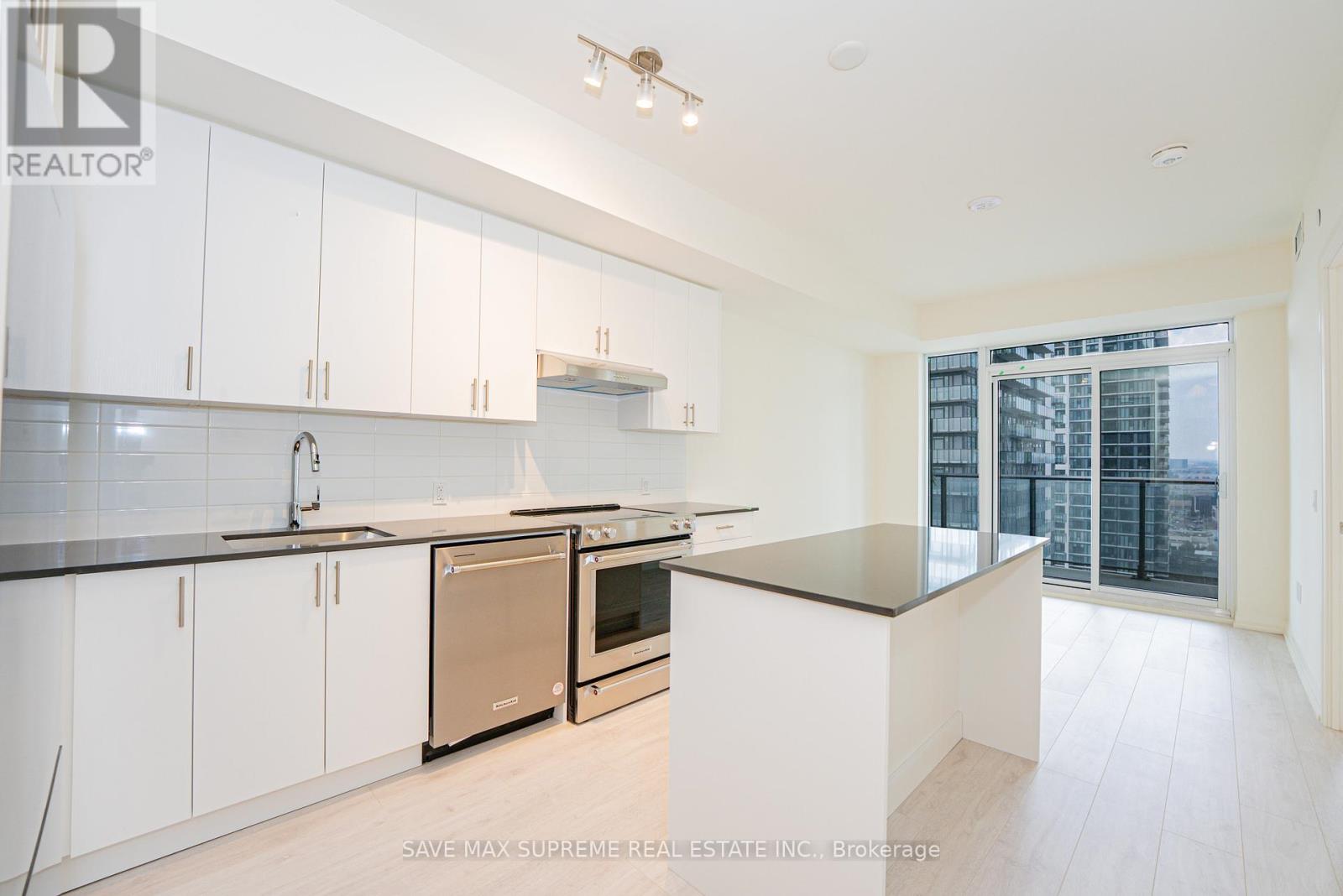 Photo 9 of 1716 8960 Jane Street, Vaughan ON