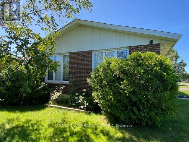 Photo 2 of 1531 Aubin Street, Hearst ON