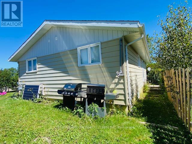 Photo 4 of 1531 Aubin Street, Hearst ON