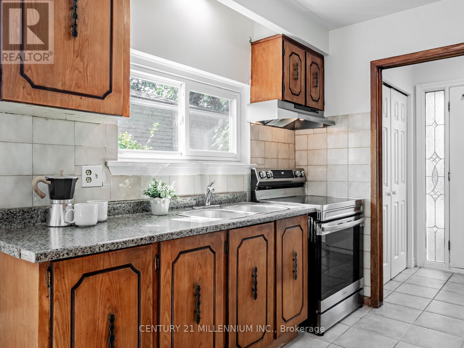 Photo 14 of 986 Mcbride Avenue, Mississauga ON