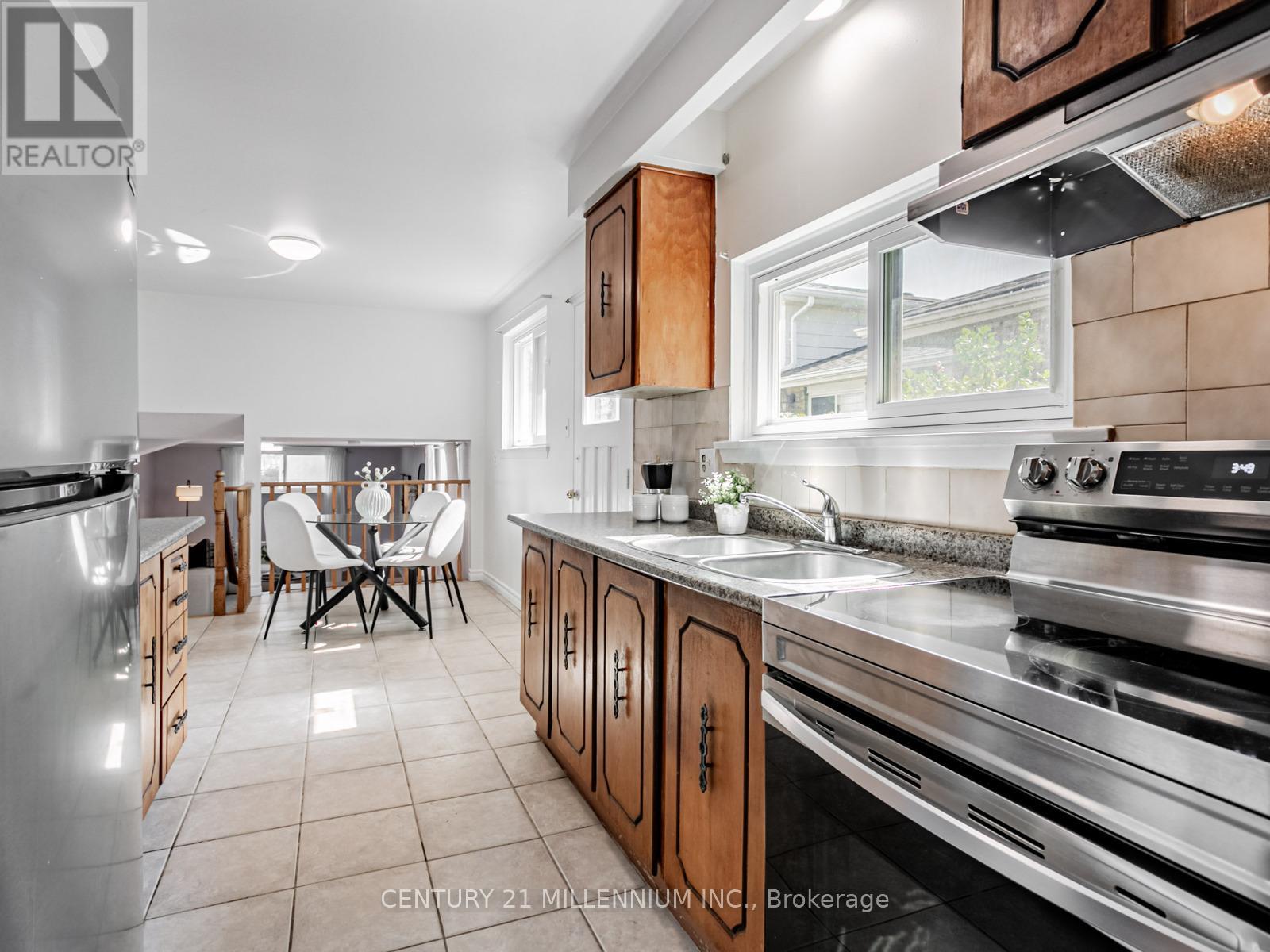 Photo 16 of 986 Mcbride Avenue, Mississauga ON