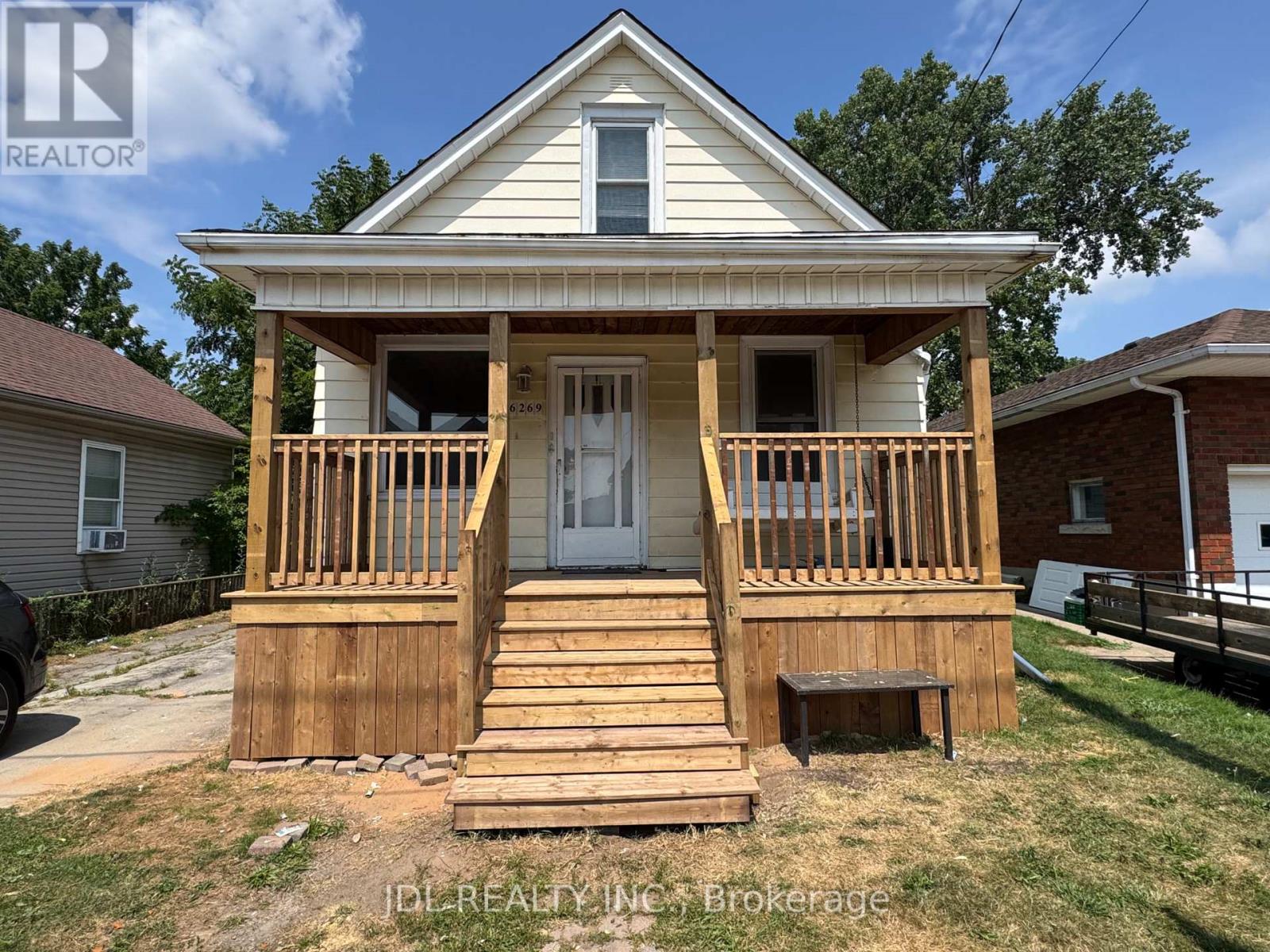 Photo 1 of 6269 Ash Street, Niagara Falls ON