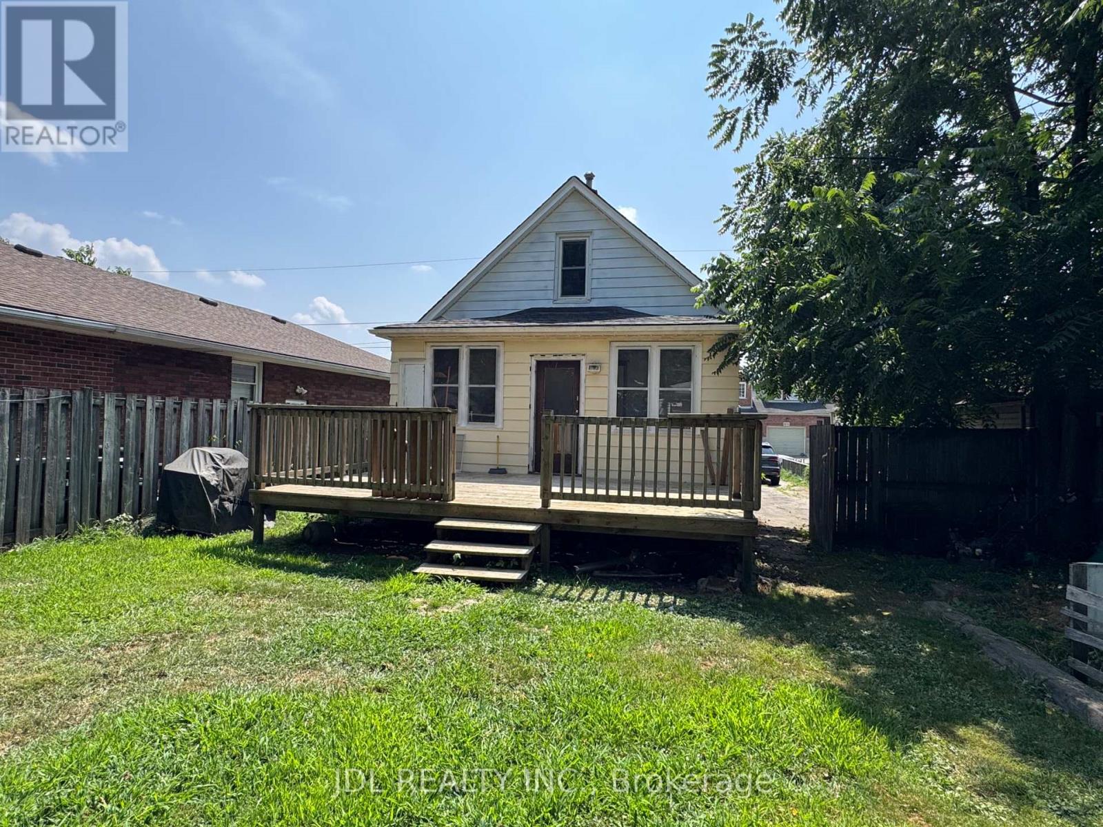 Photo 4 of 6269 Ash Street, Niagara Falls ON