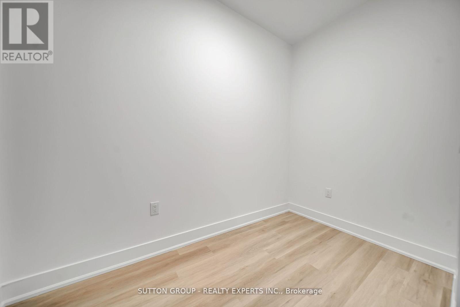 Photo 27 of 826 401 Shellard Lane, Brantford ON