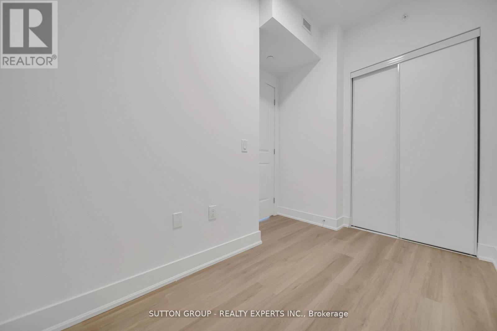 Photo 28 of 826 401 Shellard Lane, Brantford ON