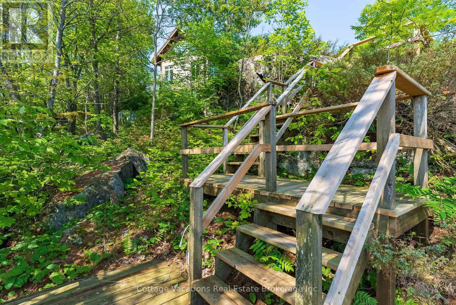 Photo 36 of 1016 Lawland Heights Road, Gravenhurst ON